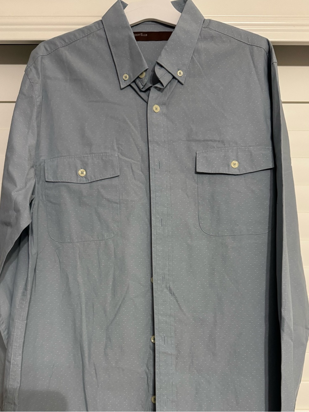 Perry Ellis Men's Light Blue Button-Down Shirt with Chest Pockets